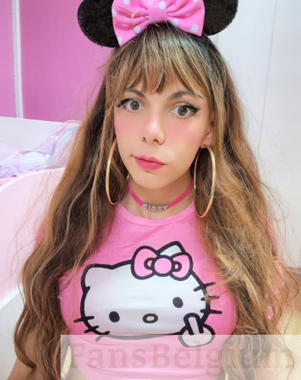 Sissy Joyce @sissyjoyce OnlyFans model afbeelding in roze top