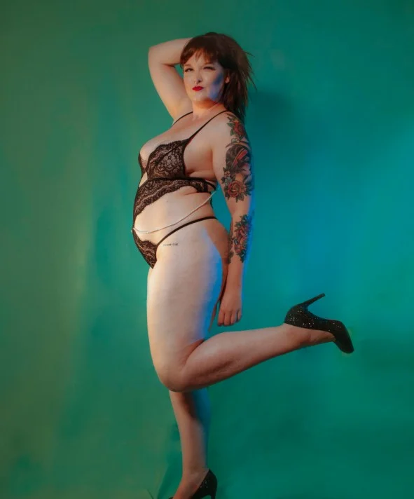 Miss Sofie R. @miss-sofie-r Onlyfans modelfoto in bruine sexy lingerie