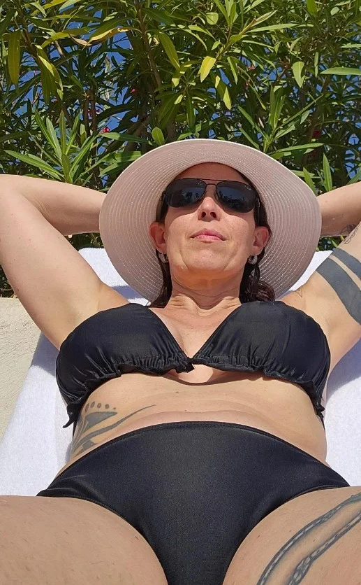 Alexandra Moreels @alexandra-moreels OnlyFans modelfoto in zwarte sexy bikini