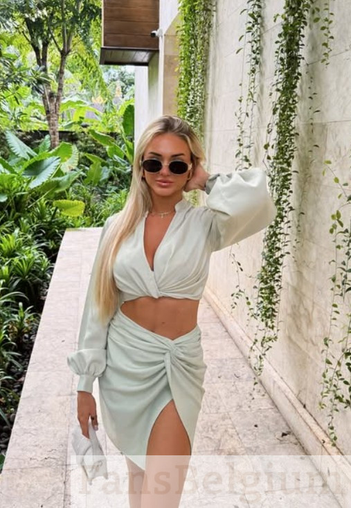 Olivia Talar @oliviatalar OnlyFans model afbeelding in witte top