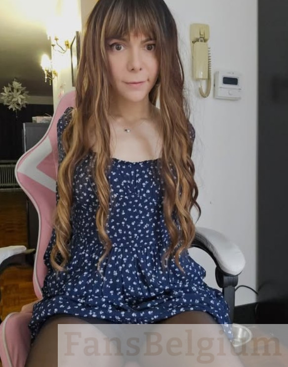 Sissy Joyce @sissyjoyce OnlyFans model afbeelding in zwarte jurk