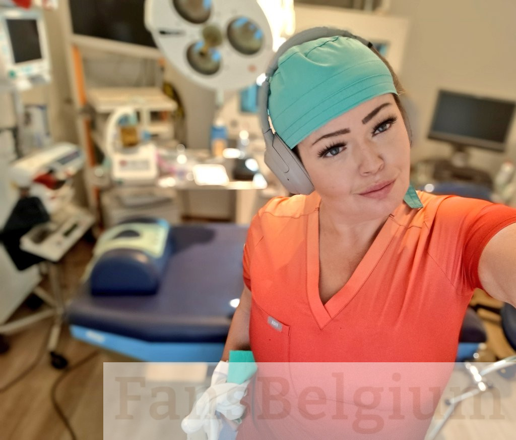 Amara Clinic @amaraclinic OnlyFans model picture in haar kliniek