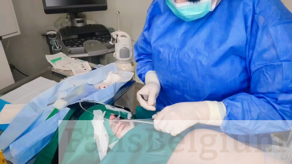 Amara Clinic @amaraclinic OnlyFans model picture tijdens haar operatie