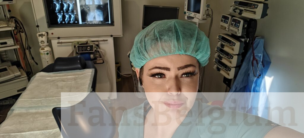 Amara Clinic @amaraclinic OnlyFans model picture in haar kliniek