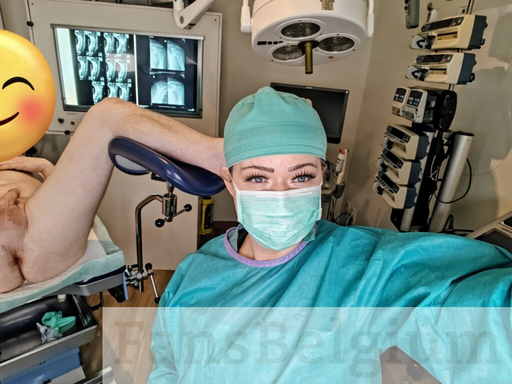 Amara Clinic @amaraclinic OnlyFans model picture met haar patiënt naakt
