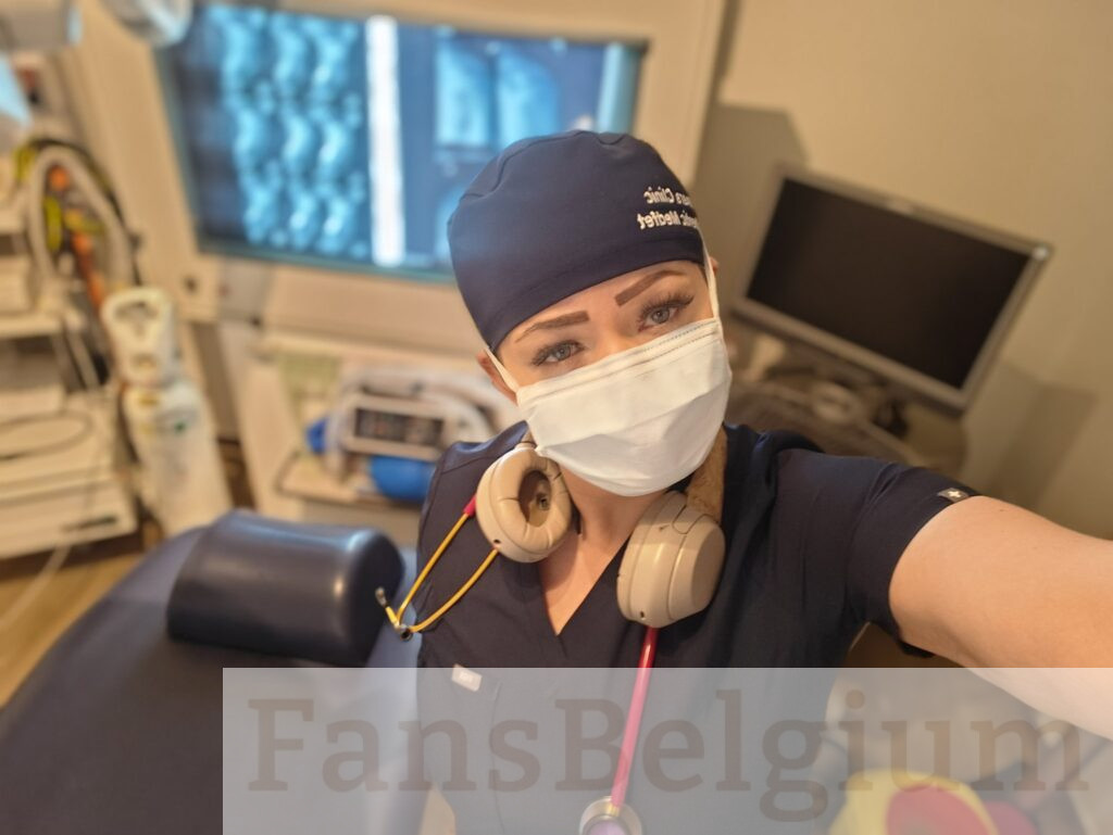Amara Clinic @amaraclinic OnlyFans model picture in haar kliniek