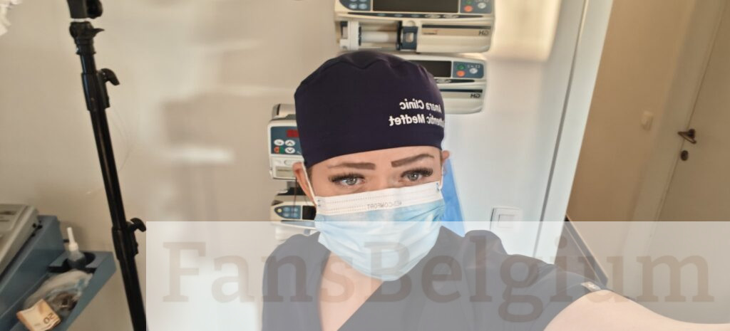 Amara Clinic @amaraclinic OnlyFans model picture in haar kliniek
