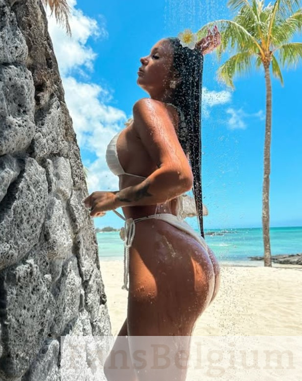 Tifany Wallemacq: Belgische Babe Die Altijd in Haar Bikini Zit (OnlyFans Leaks)