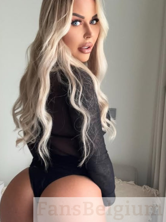Yana Daems @yanadaems OnlyFans model picture die haar dikke kont laat zien