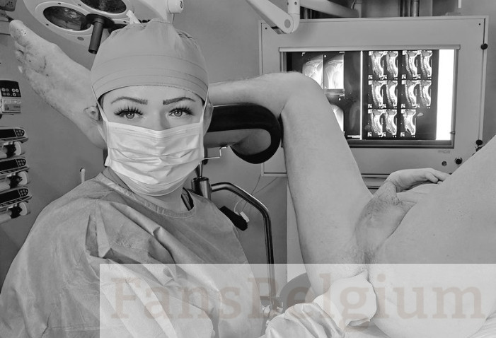 Amara Clinic @amaraclinic OnlyFans model picture met haar patiënt naakt