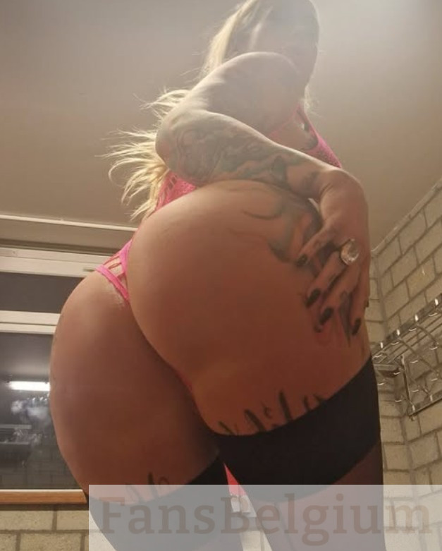 Ashley More @ashleymore foto van het OnlyFans model dat haar dikke kont laat zien