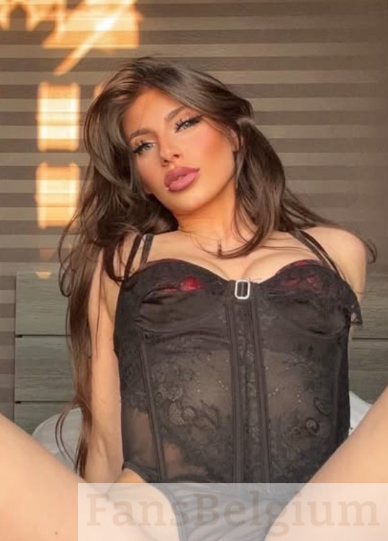 Aedelien @aedelienx OnlyFans model afbeelding in sexy één stuk lingerie