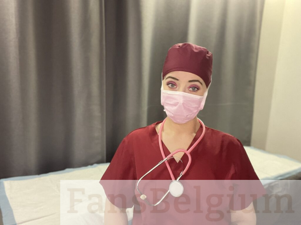 Miss Nena @nenabe OnlyFans model foto met rood medisch uniform