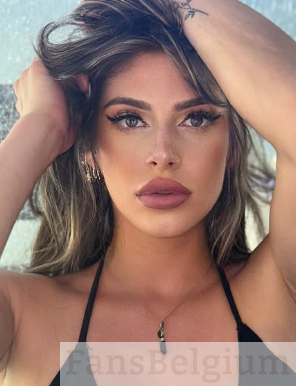 Aedelien @aedelienx OnlyFans model close-up afbeelding in make-up