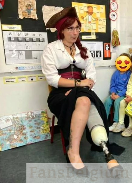 Miss Yumi Tenshi @yumixtenshi OnlyFans model foto in piratenkostuum