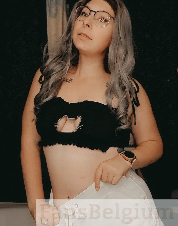 Miss Yumi Tenshi @yumixtenshi OnlyFans model foto in zwart top
