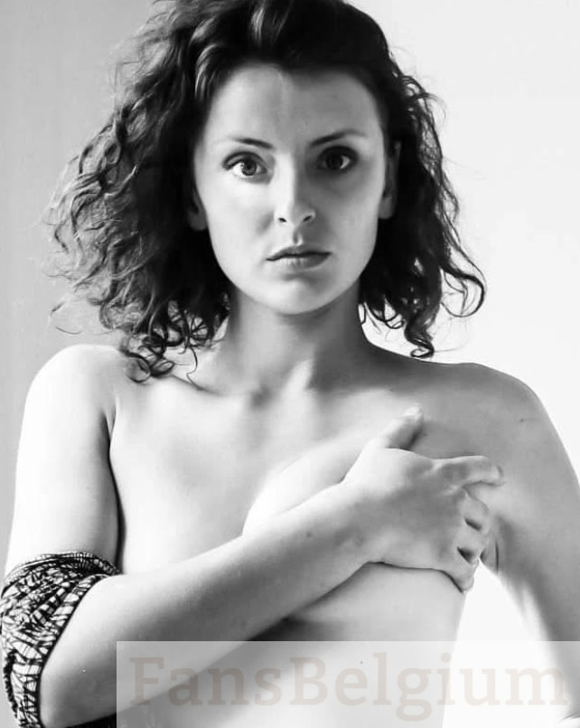 Miryam Artistic OnlyFans Leaks | Ondeugende Belgische Babe die je tease tot je komt