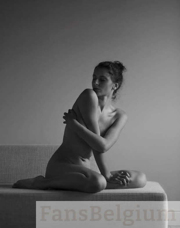 Miryam Artistic @miryamartistic OnlyFans model afbeelding die naakt is