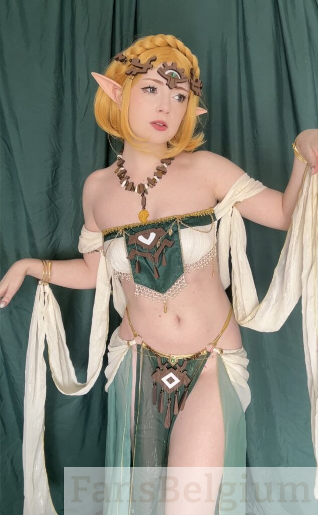 Elefire Grey @elefire_the_elf OnlyFans model foto met sexy cosplay kostuum