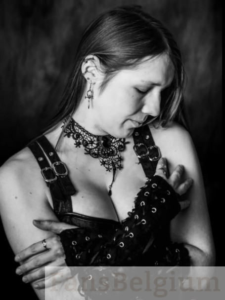 Elise Nauws @elise_nauws OnlyFans model foto met sexy lingerie