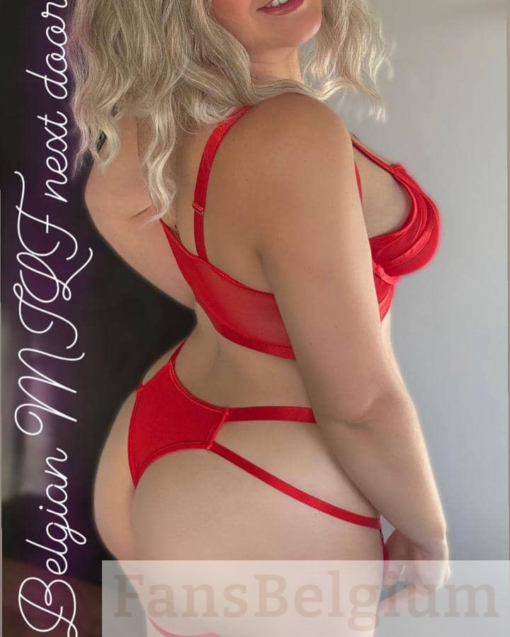 Lize Claes pronkt met haar sexy lichaam in lingerie