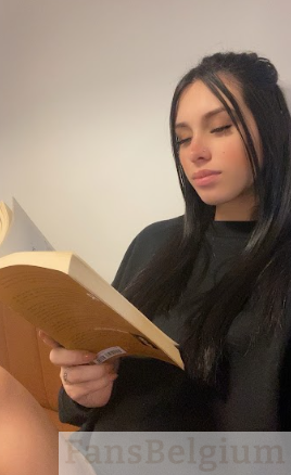 Vanessa leest een boek
