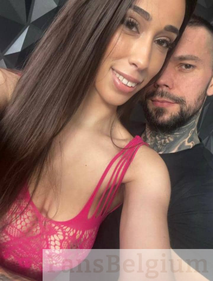 Camila Nissa en een mannelijk model